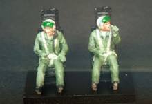 1/72 2x pilots seated in a/c (60\')