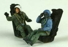 1/72 2x French pilots seated in a/c (modern)