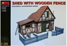 1/35 Shed with Wooden Fence