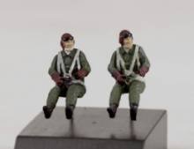 1/72 2x Japanese pilots seated in a/c (WWII)