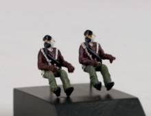 1/72 2x US pilots seated in a/c (50\')