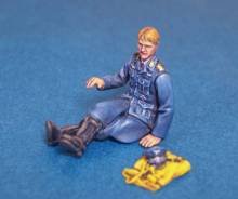 WWII Luftwaffe Pilot at rest - 1/48