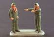 1/72 2x pilots standing (60')