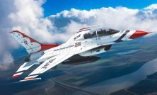 1/48 F-16D Viper Thunderbirds Gold Series