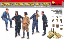 1/35 Soviet Tank Crew at Rest