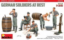 1/35 German Soldiers At Rest