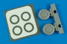 1/72 Curtiss P-40B Tomahawk wheels & paint mask (Airfix)