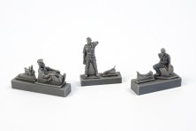 1/72 RAF Pilot Sitting in Cockpit, Monkey & 2 Mechanics