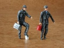 1/48 Warsaw Pact mechanics x 2
