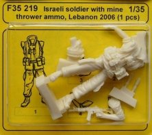 1/35 Israeli soldier w/ mine thrower ammo (1 fig.)