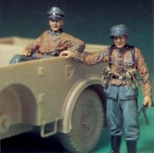 WAFFEN SS OFFICER & SS INFANTRY  1/35