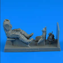 1/32 Luftwaffe WWII Pilot with parachute for Bf 109K