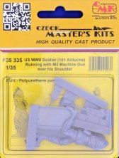 1/35 US WWII Soldier running with M2