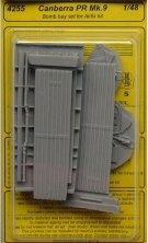 1/48 Canberra PR Mk.9 Bomb bay set (AIRFIX)