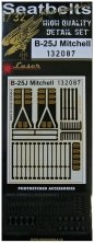 1/32 Seatbelts B-25J Mitchell (white)