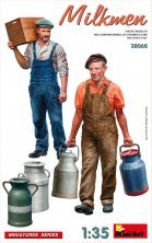 1/35 Milkmen 2 figure  & cans
