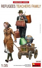 1/35 Refugees Teachers Family 2 figure & luggage