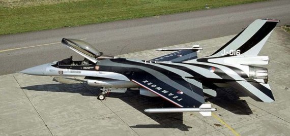 1/48 F-16AM Falcon J-016 Solo Display 2001-2004 Netherland