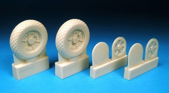 1/32 Republic P-47C/P-47D Thunderbolt Diamond Tread Main wheels.