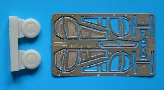 1/72 Yak-3, wheel bay cover