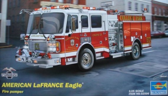 Trumpeter American LaFrance 2002 Battalion Pumper 1/25