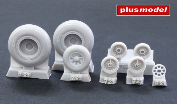 1/72 B-24 Liberator wheels grooved pattern