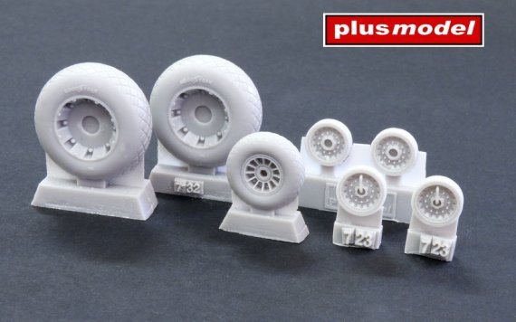 1/72 PB4Y-2 Privateer wheels diamond tread