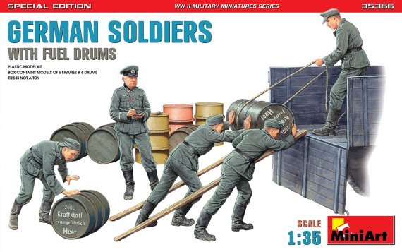 1/35 German Soldiers with fuel drums
