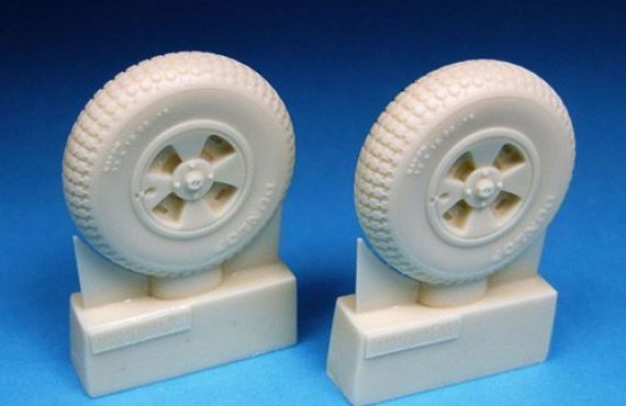 1/32 Hawker Tempest 32 4-Slot Mainwheels  Staggered Block