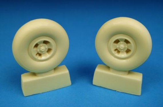 1/32 Supermarine Spitfire Mk.IX 4-Slot main wheels (Tamiya)