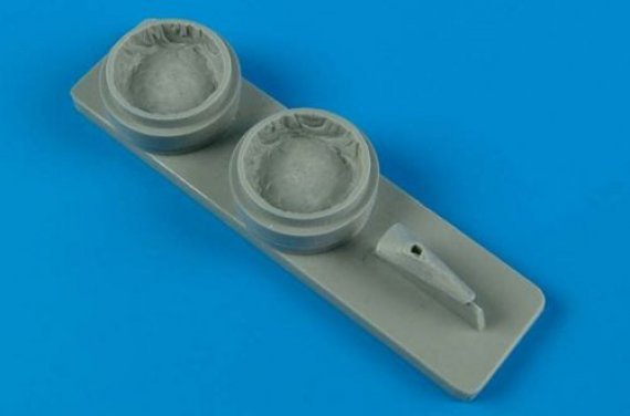 1/72 Curtiss P-40B/C wheel bay (AIRFIX)