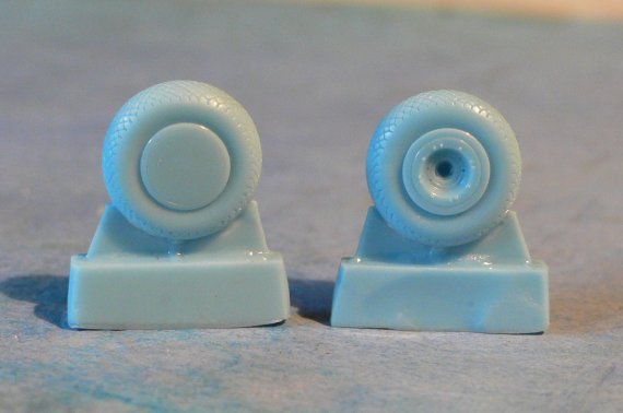 1/72 P-40 wheels  tread design