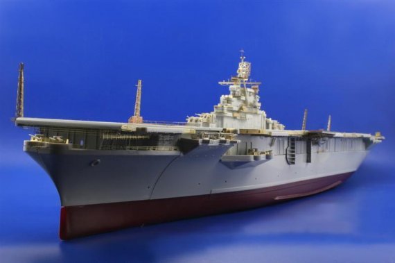 USS CV-14 Ticonderoga  1/350  (TRU)