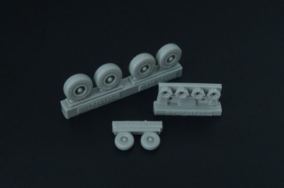 1/144 C-130 Hercules wheels