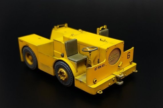 1/32 UK Flight Deck Tractor Tugmaster resin kit
