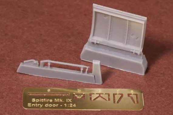 1/24 Supermarine Spitfire/Seafire entrance door set
