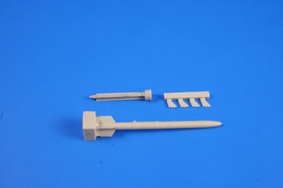 1/48 AGM-88 HARM Air-to-Surface Missile + NATO / US LAU-118