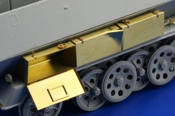 Sd.Kfz.251 Ausf.C tool boxes  (DRA)