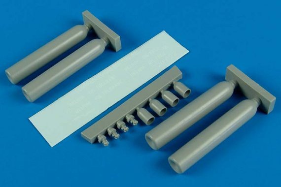 1/32 Compressed gas bottles  Helium