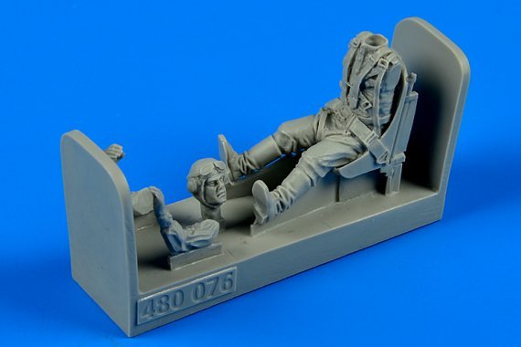 1/48 Russian WWII pilot w/ seat for P-39 Airacobra