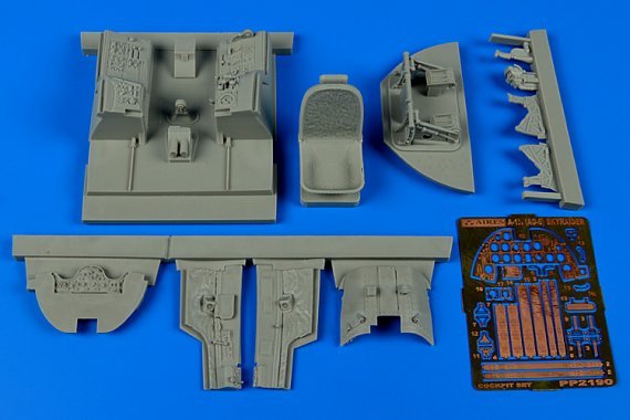 1/32 A-1D (AD-4) Skyraider cockpit set (TRUMP)