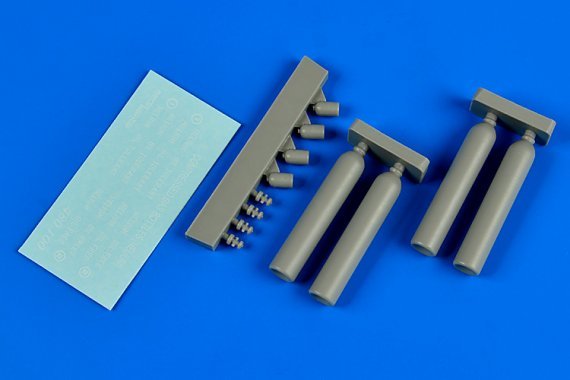 1/48 Compressed gas bottles  helium