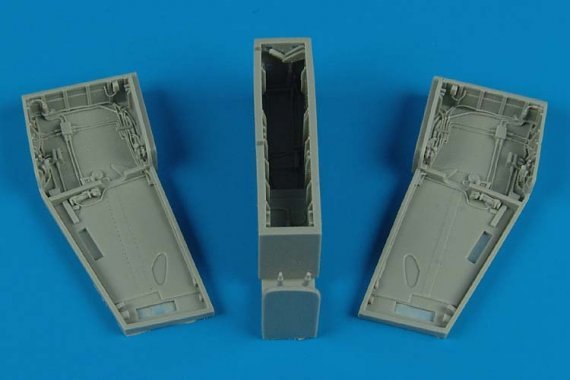 1/48 F-5E Tiger II wheel bay (AFV CLUB)