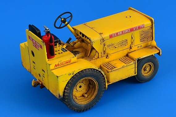 1/32 Minneapolis-Moline MT-40 Tow Tractor