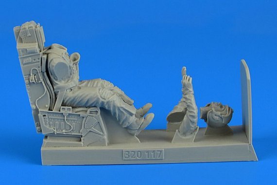 1/32 USAF McDonnell F-15C/F-15E Eagle Pilot with ejection seat