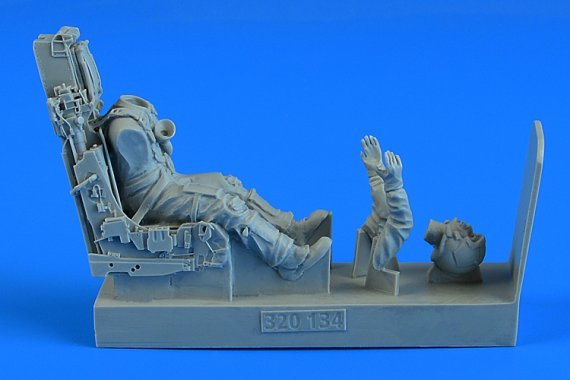 1/32 British Eurofighter EF-2000A Pilot with ejection seat