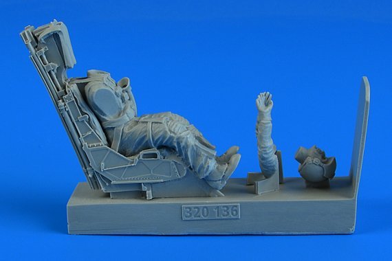 1/32 US Navy/US Marines Pilot with ejection seat for AV-8B