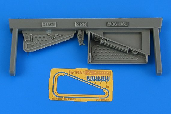 1/32 Fw 190A-8 inspection panel late