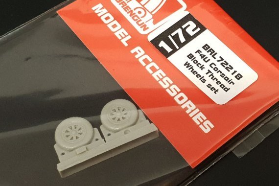 1/72 F4U Corsair Block Thread wheels
