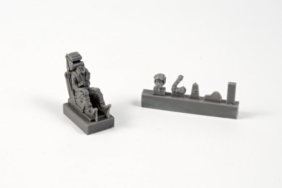 1/48 Saab SK-37/SK-37E Viggen Instructor / Operator